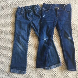 A pair a blue jeans